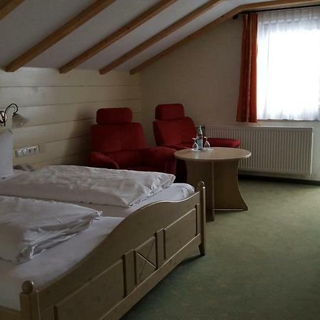 Hubertushof Hotel Garni オーバーシュタウフェン エクステリア 写真