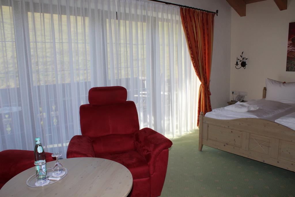 Hubertushof Hotel Garni オーバーシュタウフェン エクステリア 写真
