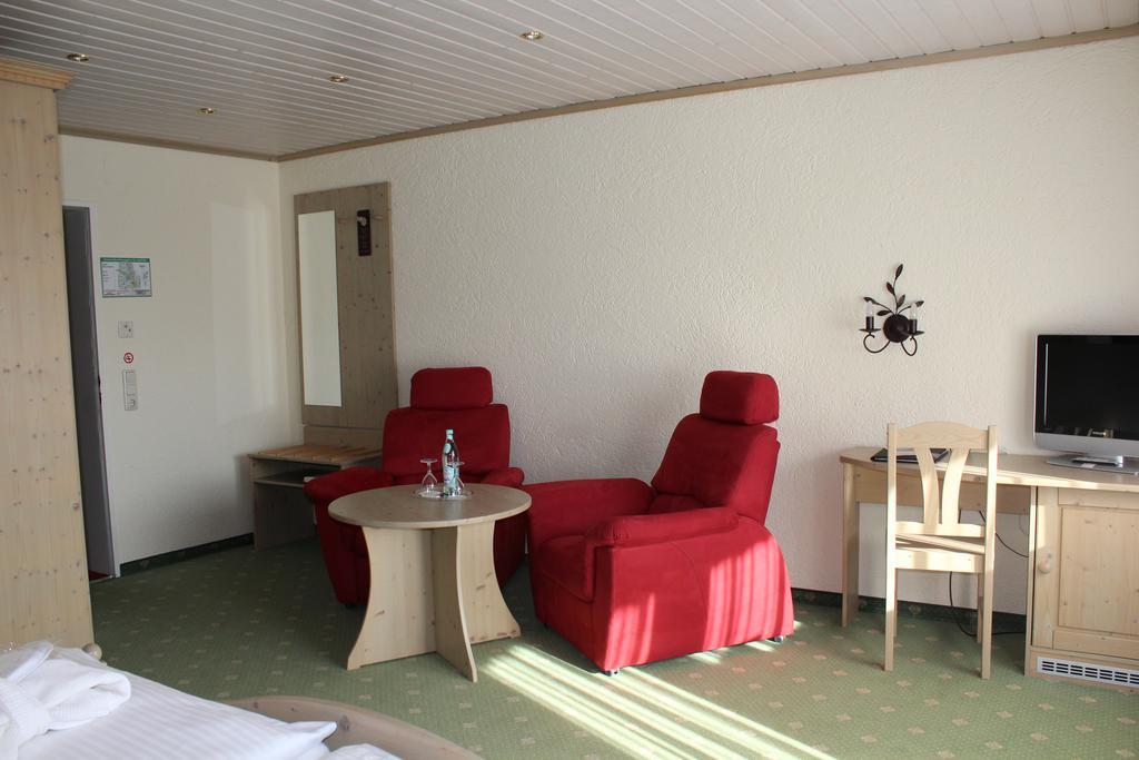 Hubertushof Hotel Garni オーバーシュタウフェン エクステリア 写真