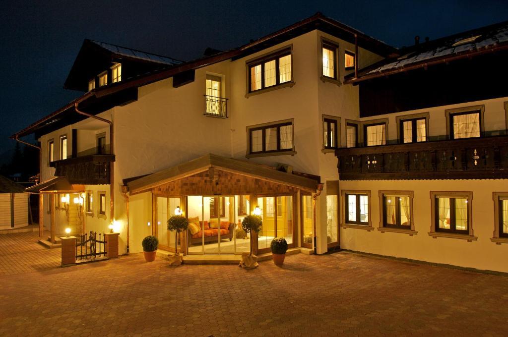 Hubertushof Hotel Garni オーバーシュタウフェン エクステリア 写真