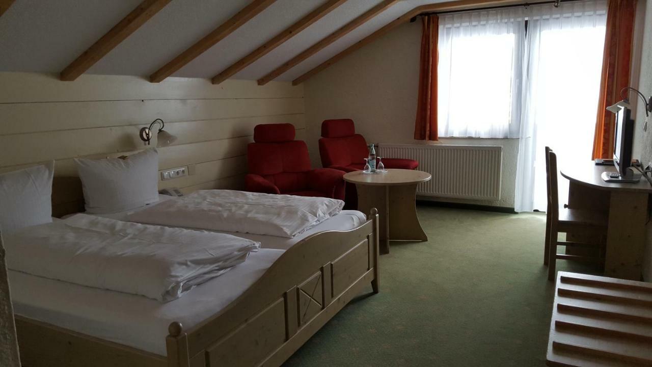 Hubertushof Hotel Garni オーバーシュタウフェン エクステリア 写真