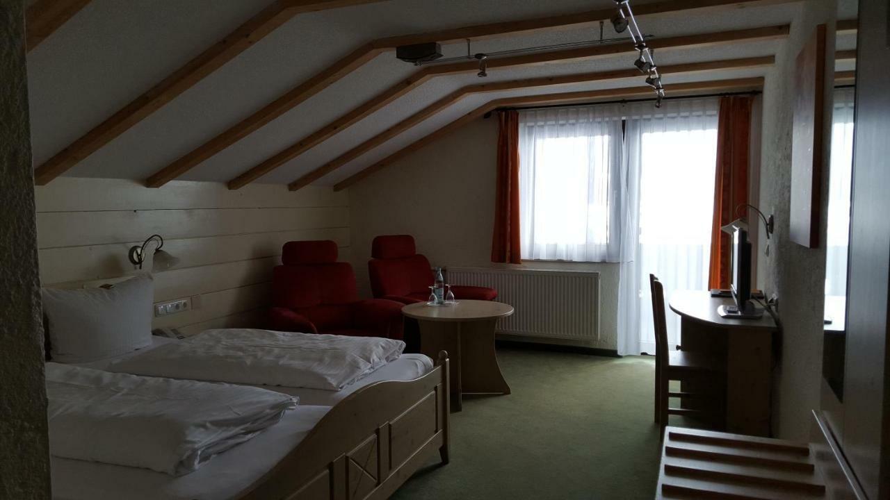 Hubertushof Hotel Garni オーバーシュタウフェン エクステリア 写真