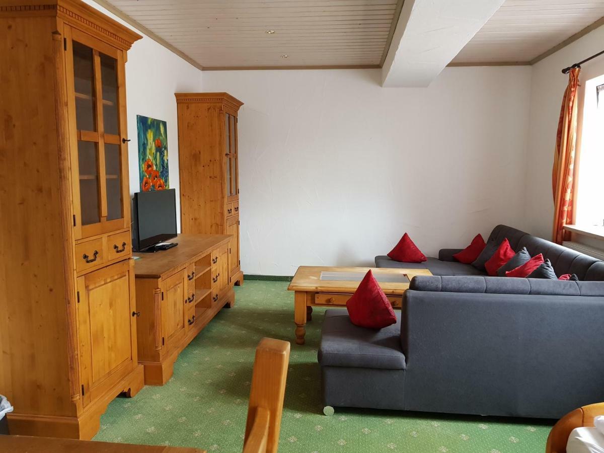 Hubertushof Hotel Garni オーバーシュタウフェン エクステリア 写真