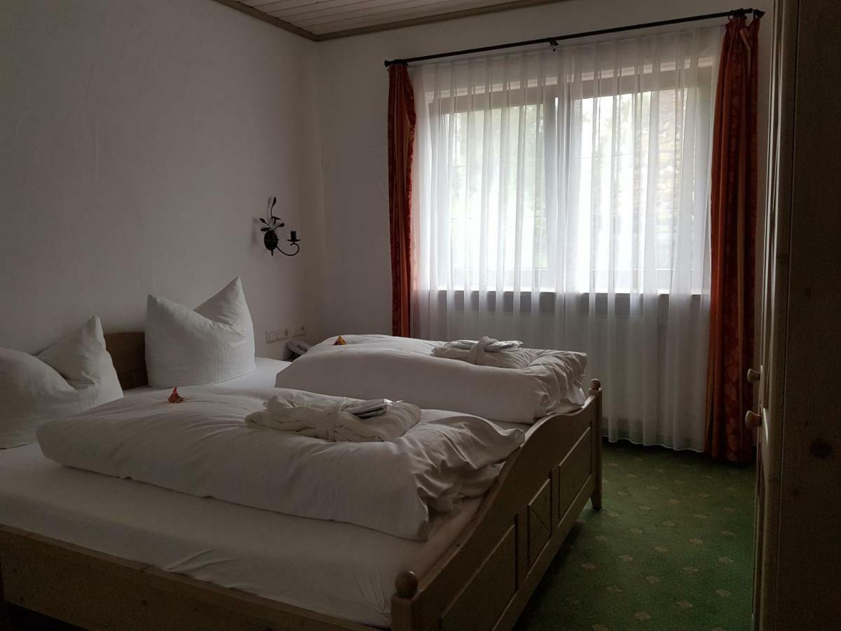 Hubertushof Hotel Garni オーバーシュタウフェン エクステリア 写真