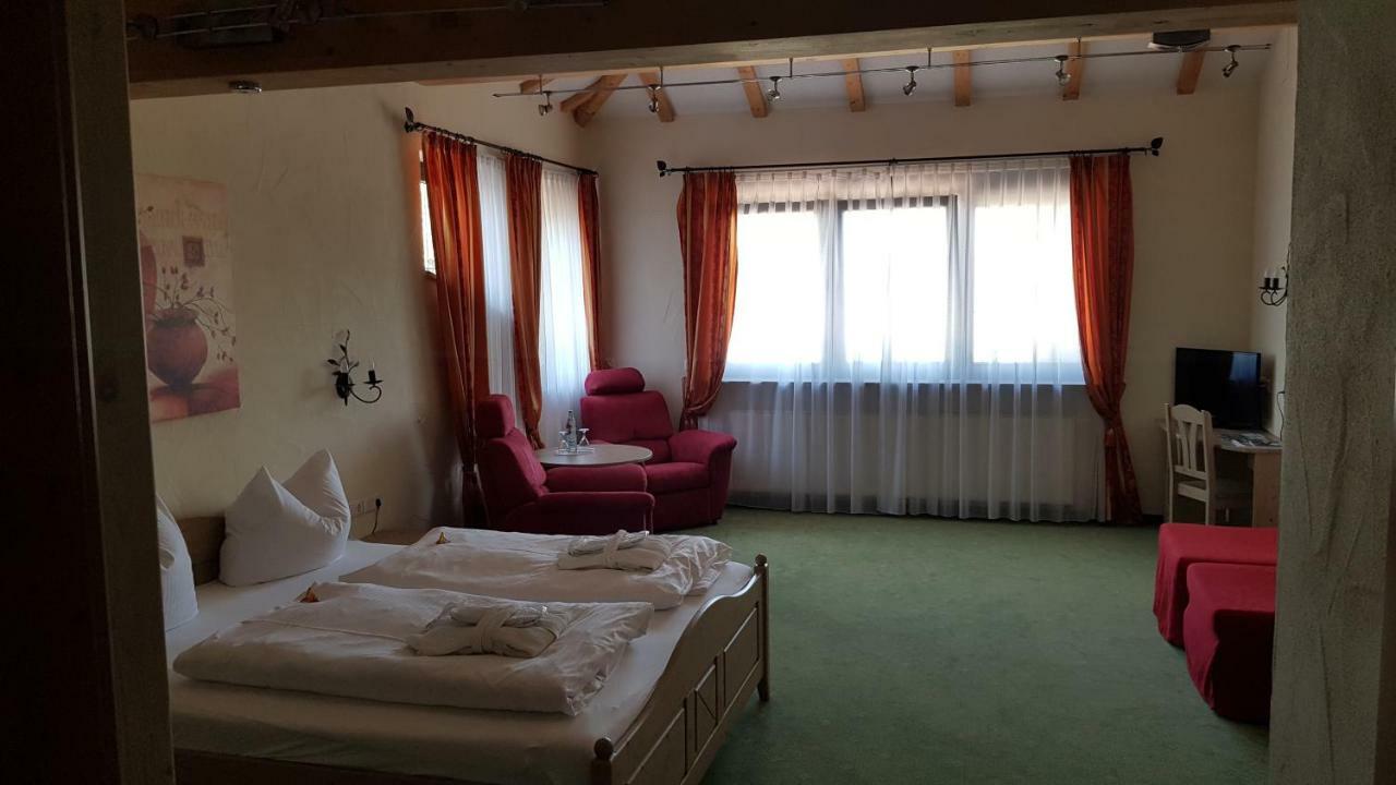 Hubertushof Hotel Garni オーバーシュタウフェン エクステリア 写真